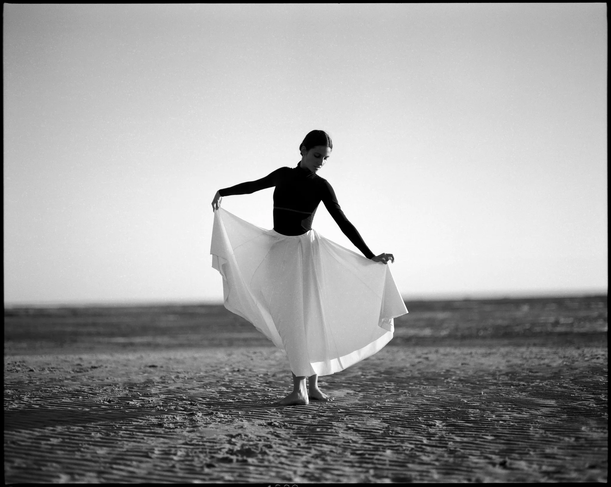 Frédéric Lavilotte-Rolle Photographe Bordeaux | Blog post: Clara | Portrait de danseuse, 2022. Photographie argentique, moyen format.